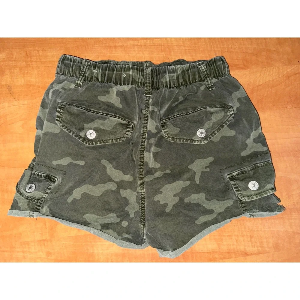 American Eagle Mom Short Camo Cargo Utility Shorts Green Super Stretch Size 2